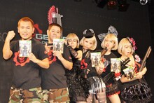 Xbox360専用ゲームソフト「Gears of War 3」発売記念イベントに登場した（左から）FUJIWARA、椿鬼奴、あやまんJAPAN。