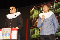 邪気祓いに参加したファンには、おみやげとしてキャノーラ油セットが手渡された。