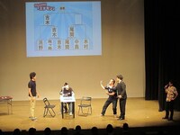 2回戦第2試合の尾関VS木村。浜野VS吉木と比べて「色合いが悪い」と山里に評された2人。敗れた木村は「俺だけ負けても女の子と握手できてない！」とまたも怒りを爆発させた。