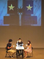 決勝戦でのギース尾関対吉木りさ。スピード回答で爆笑をさらった吉木も最後のカードを出す際には、手を止め悩む様子が見られた。