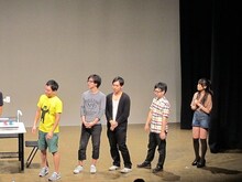 鬼ヶ島は前日の「キングオブコント2011」を振り返り「夢のようでした」とコメント。浜野は山里から「音楽の世界ですごい人という情報がなかったら下着ドロボー」と言われてしまった。