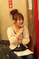 トークイベント「せき止めてTONIGHT☆2011」の司会を務めた出雲阿国。