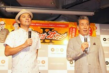 「『高田純次』という1つのジャンルを築いている。僕も『岡田圭右ワールド』を築きたい」と、高田（右）への憧れを語った岡田（左）。