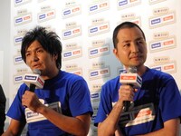 スリムクラブ真栄田（左）と内間（右）。ありきたりなコメントばかりを次々に繰り出す内間について、真栄田は「勇気のある素人なんで、許してください」とコメントして笑わせた。