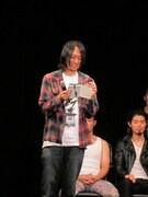 超新塾のバンドサポートメンバー・高橋ヒロシ。前回無言キャラだったが、今回は金髪のカツラをかぶって出るなど積極的な一面も。最後は手紙でボケ交じりのメッセージを披露した。