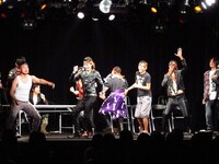 ダンス対決では個性的な動きに会場も爆笑。コア梶本は「こういう時前に出るのって素晴らしいですね」と彼らの芸人としての資質を褒めた。