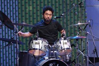 バンドメンバーの風間カメラマン。(c)2011 TV TOKYO