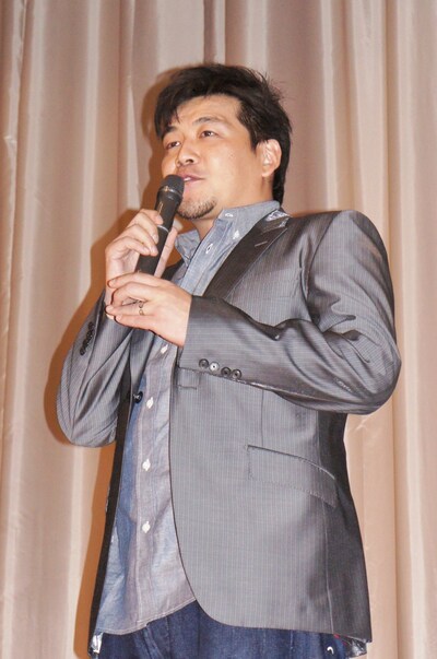 舞台挨拶に登壇したサンドウィッチマン富澤。この作品では声優初挑戦で千々石（ちぢわ）役を演じた。