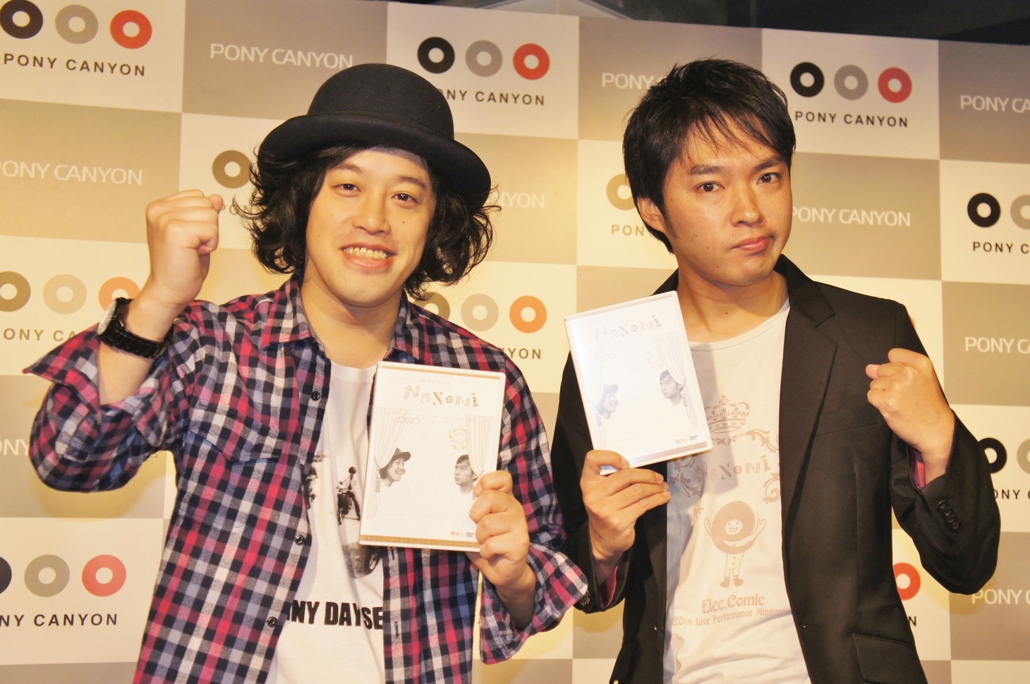 DVD「エレキコミック第20回発表会『NaNoNi』」発売記念イベントに登場したエレキコミック。