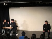 鬼ヶ島は、教室で都市伝説まがいの遊びに興じる男子学生たちのコント。いつも以上の激しい展開に、トークで大川原は「野田の楽屋での態度が気に入らなかったので、ガチでいってやろうと思って」と明かした。