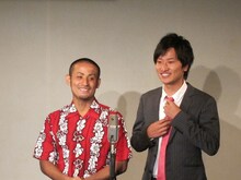 芸暦3年目のヒダリウマ。カラオケで盛り上げるのが難しいと言う沖縄出身の新崎。カラオケでの普段の様子を再現してみるが……。トークでは「あのオチ1年目のとき思いついたの!?」とスパローズを驚愕させた。