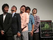 記者からの要望にチョケて楽しむ川島たち。