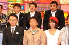 （前列左から）福澤朗、浜田雅功、小泉里子、（後列左から）サバンナ、インパルス堤下。