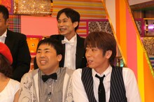 フットボールアワー（前列）、インパルス板倉（後列）。