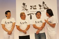 会見の一場面。