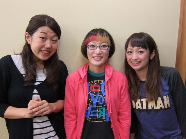 コント番組「パワー☆プリン」に出演するスパイク松浦（中）、スパイク小川（右）、横澤夏子（左）。