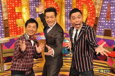 「爆報！THE フライデー」MCの爆笑問題と「スペシャルゲストMC」としてバラエティ番組では初めてレギュラーMCを務める田原俊彦（中央）。(c)TBS