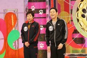 新番組「負け犬勝ち犬　KOZY'S NIGHT」に出演する今田耕司、東野幸治（左から）。