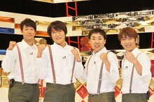 新番組「ざっくりハイボール」の記者会見に出席した小籔千豊、千原ジュニア、フットボールアワー（左から）。