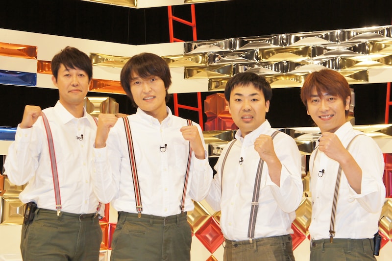 新番組「ざっくりハイボール」の記者会見に出席した小籔千豊、千原ジュニア、フットボールアワー（左から）。