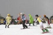 富士山南麓2合目のスキー場「スノータウンYeti（イエティ）」。10時までに仮装して来場するとリフト1日券付き入場滑走料が無料になる。