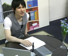 スマートフォンアプリ「i暗記+」コラボカードデッキの新作「シンデレラ畠山の 知って得しない英単語（powered by 勿忘草）」を配信したシンデレラ畠山。