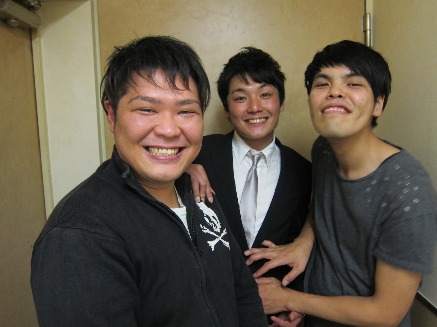 トークライブ「ザ・ゴールデンゴールデントークライブ　スコップvol.4」で結婚を発表した山崎（中央）。10月29日にはSHIBUYA-AXにて行われる「東日本大震災復興祭」に出演。