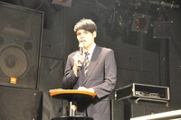 トークライブ「ザ・ゴールデンゴールデントークライブ　スコップvol.4」の一場面。(c)ワタナベエンターテインメント