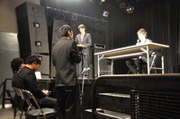 トークライブ「ザ・ゴールデンゴールデントークライブ　スコップvol.4」の一場面。(c)ワタナベエンターテインメント