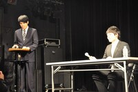 トークライブ「ザ・ゴールデンゴールデントークライブ　スコップvol.4」の一場面。(c)ワタナベエンターテインメント