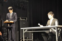 トークライブ「ザ・ゴールデンゴールデントークライブ　スコップvol.4」の一場面。(c)ワタナベエンターテインメント