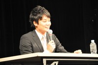 トークライブ「ザ・ゴールデンゴールデントークライブ　スコップvol.4」の一場面。(c)ワタナベエンターテインメント