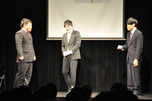 トークライブ「ザ・ゴールデンゴールデントークライブ　スコップvol.4」の一場面。(c)ワタナベエンターテインメント