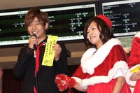 クリスマスに向けて「大久保さんと『本当のキス』ができるように……」とどこまで本気なのかわからない願いごとを披露したイ・テガン（左）と大久保。