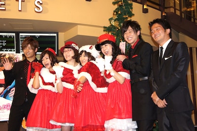 「クロサワ映画2011～笑いにできない恋がある～」プレミア上映イベントに出席した（左から）イ・テガン、大久保佳代子、光浦靖子、森三中・黒沢、椿鬼奴、コン・テユ、渡辺琢監督。