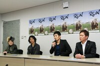 11月3日から5日まで大阪・京橋花月にて上演される京橋ナイト・ステージ「『RUN』～ベイブルース　25歳と364日～」の記者会見。(c)吉本興業