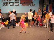 見た目の笑いは十分にもかかわらず、ただひたすら踊るだけの菊池。竹若からの「方向性は大丈夫」という言葉を頼りに攻め続けた。