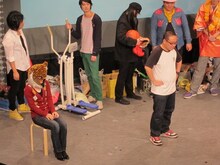 主催の意地で笑いを取りにいったバッファロー吾郎・木村。観客を使って得意のプロレスストーリーを展開。マスクの下には木村のギャグでおなじみのあの女優というまさかのオチ。