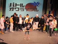 シンプルなボケを飄々と繰り出すせきしろ。群を抜いた発想力を見せつけた。