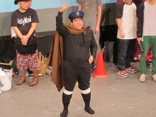 クオリティの高い持ちネタのモノマネを次々と放り込んだセブンbyセブン玉城。写真はおなじみベガを効果音を使って見事に完成させた。