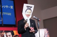 マツコ・デラックスのアゴモノマネを披露したHEY！たくちゃん。