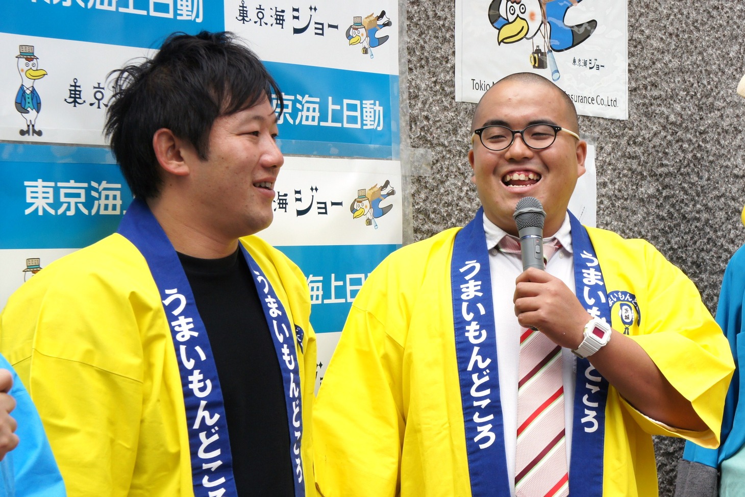 オスペンギン山中（左）と、でれすけ（右）。