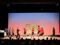 大阪・京橋花月にて行われたイベントライブ「京橋ドリーム～大勝負！賞金目指して、難関ゲームに挑む!!～」。しましまんず池山率いるチームが見事賞金を獲得。