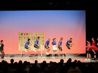 「画鋲大縄跳び」では、画鋲のついた危険な大縄を見て「誰が考えたん？」と芸人たちも愕然。