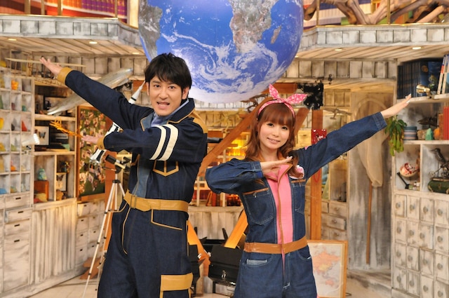 「ギャラクシー賞9月度月間賞」を受賞した「飛び出せ！科学くん 最後の地球（秘）大冒険」MCのココリコ田中と中川翔子（左から）。(c)TBS