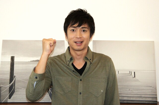 「暮らしに役立つ！ 家電の学校」でナビゲーターを務めるチュートリアル徳井。