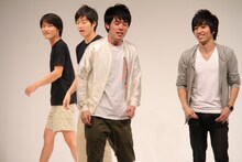 1月1日発売のDVD「ジャルジャルのいじゃら」の収録ライブ。(c)河村正和