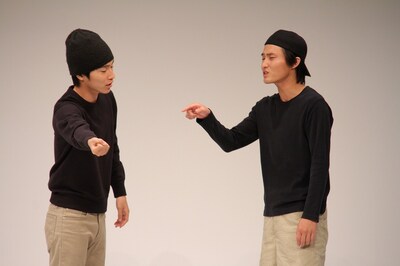 1月1日発売のDVD「ジャルジャルのいじゃら」の収録ライブ。(c)河村正和