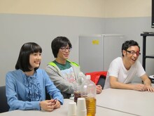 劇団ひとり、バカリズム、東京03、早見あかりの番組「ウレロ☆未確認少女」反省会の様子。