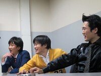 劇団ひとり、バカリズム、東京03、早見あかりの番組「ウレロ☆未確認少女」反省会の様子。